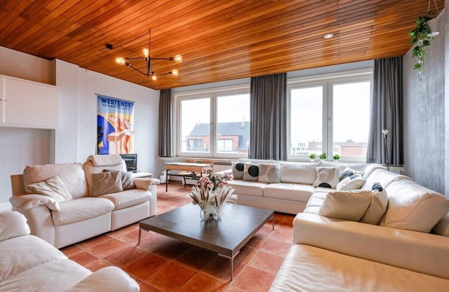 Huswell - Spacious Vacation Home for 12 Guests in Westende