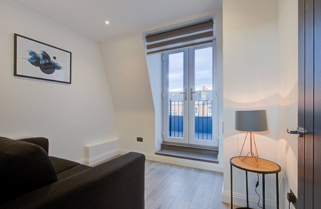 Hybrid Resi - Fulham | 3 Bed Apartment