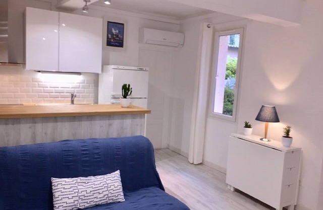 HYERES city center: charming studio in excellent condition - special discount end of August