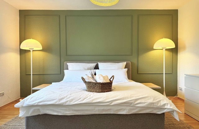 HyggeLiving | 90m² | View of the greenery I JETTE