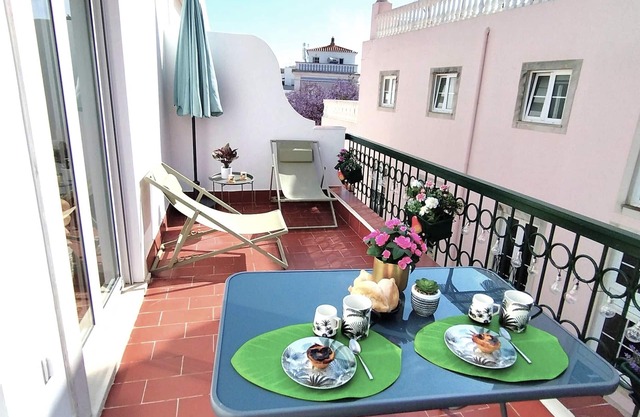 HYPERCENTER PENTHOUSE 2-bedroom @ true heart of old town