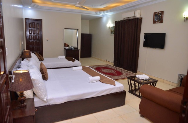 Ibis Lodge Guest House Khayaban-e-Mujahid DHA