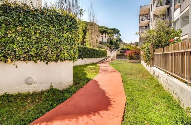 Ideal apartment for families 1km train and shops