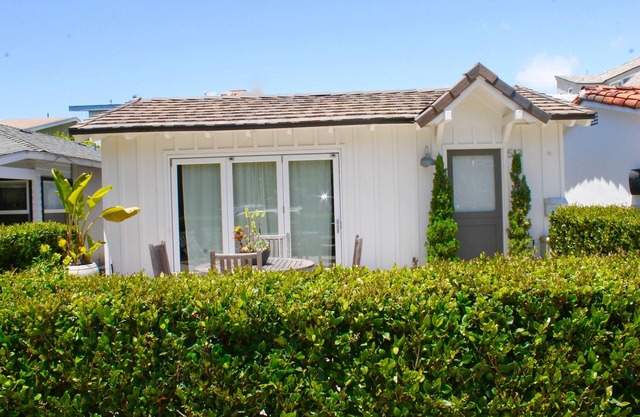 IDEAL BEACH RETREAT Light, Bright & Clean! With A/C!