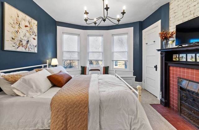 Ideal For Big Groups! Sleeps 17