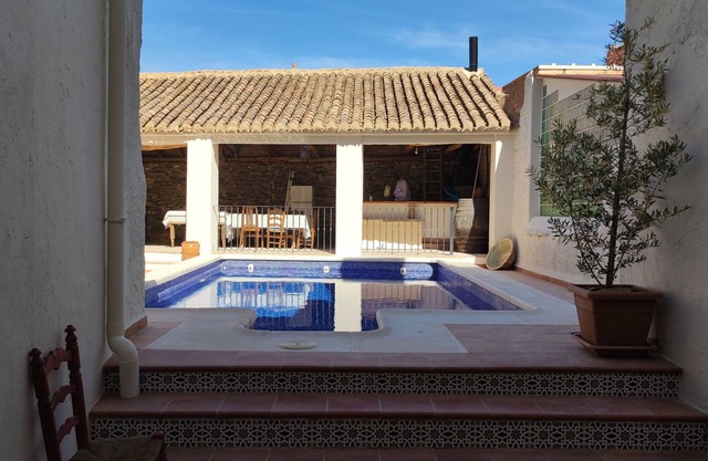 Ideal house for families with pool in a spectacular patio