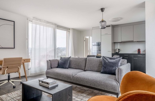 Ideal Leimbach 2.5 Room w/ Storage & W/D, 5 min to Market, by Blueground