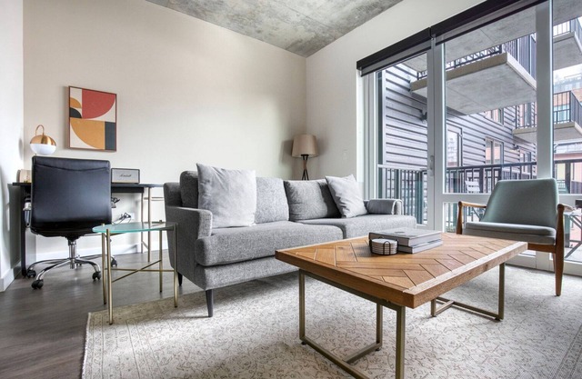 Ideal River North 1BR w/River North 1BR w/Pool, nr Riverwalk & L, by Blueground