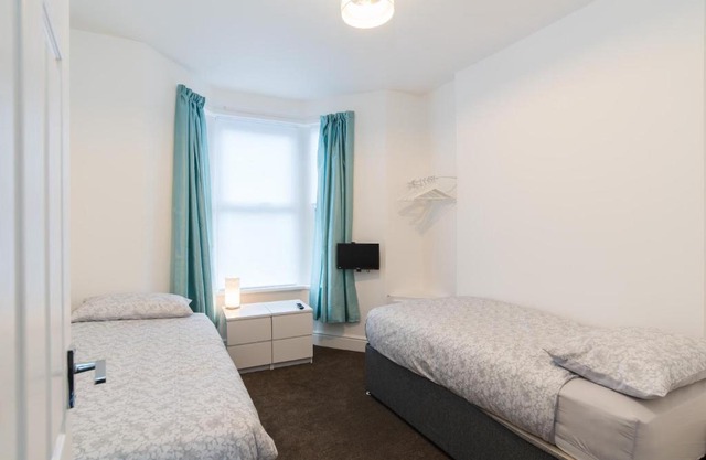 Ideal Two Bedroom Apartment near Centre & Stadium