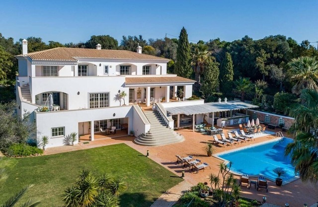 Idyllic Algarve Retreat with Pool and Mini-golf