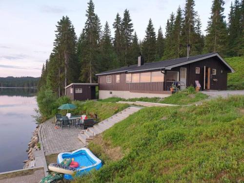 Idyllic lakeside cabin with private beach and boat