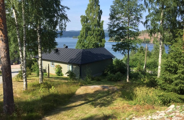 Idyllic vacation home right by the sea