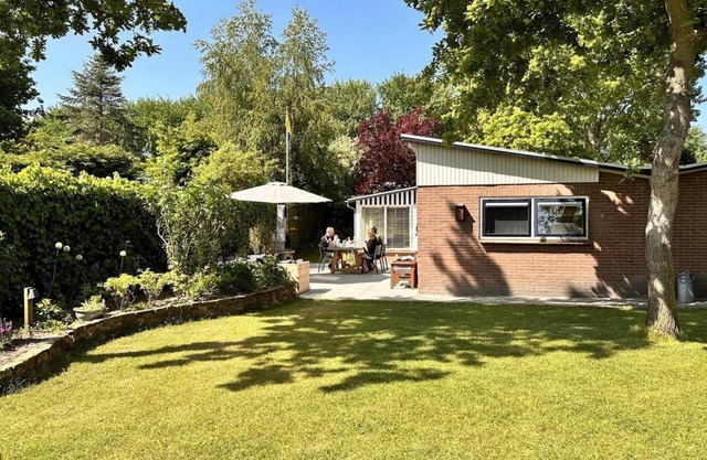Idyllically situated bungalow in a quiet green park with lots of privacy.