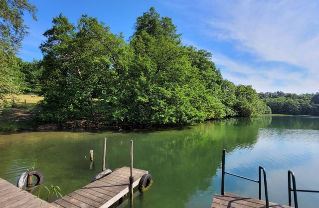 Idyllisch Gelegenes Forsthaus am See Mitten in der Natur