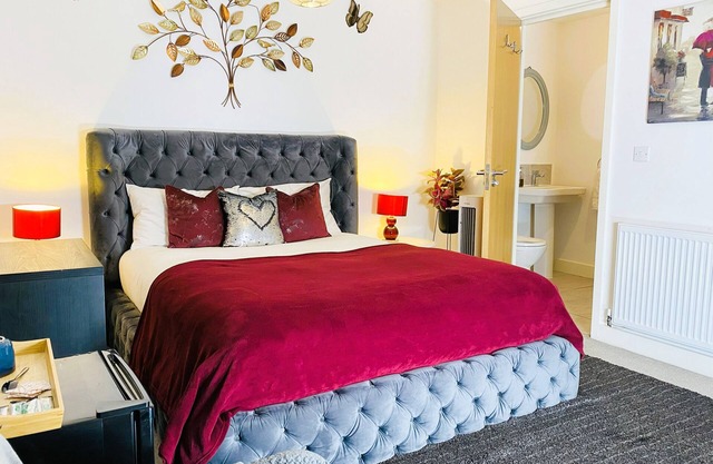 Igloo Magnolia "Genie" En-suite Room | Breakfast | Free Parking