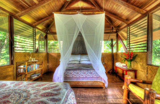 Iguana Lodge Beach Resort