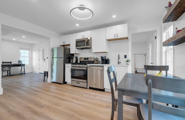 ii Serene 3-Bedroom Retreat in Charming Salem, MA