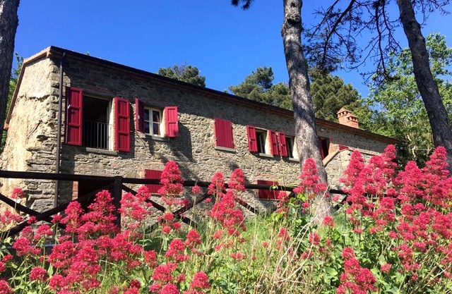 Il Rifugio, a farmhouse in Cortona with a panoramic view of Lake Trasimeno