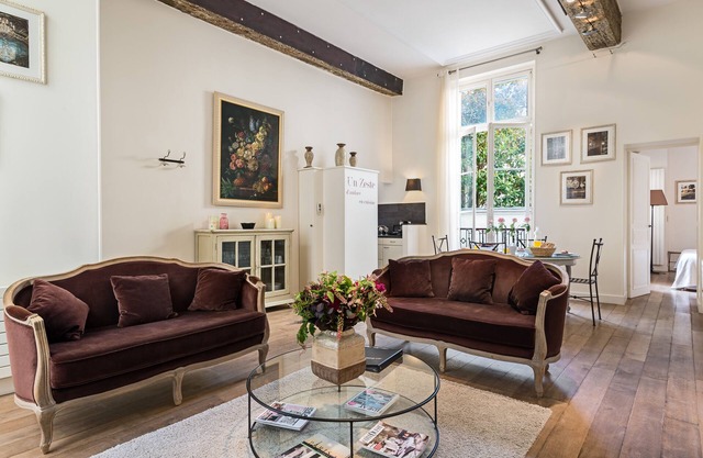 Ile Saint Louis Gorgeous Two Bedroom