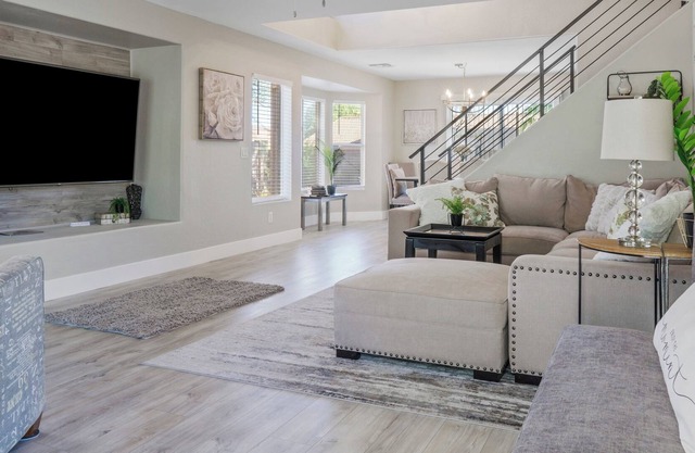 Immaculate & Affordable in Mesa. 4bdr/3bath House, Wild Horse Tours availb!