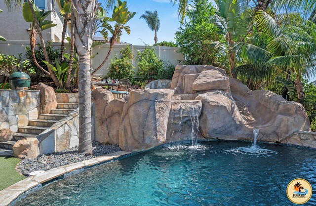 Immaculate Home-Pool, Waterslide & Elevated Views!