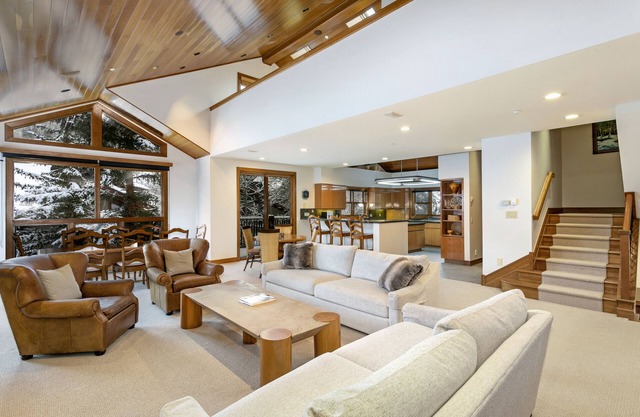 Immediate Ski In/out, Views, OFP, Pool/HT, Superb Kitchen, walk2 village-PERFECT