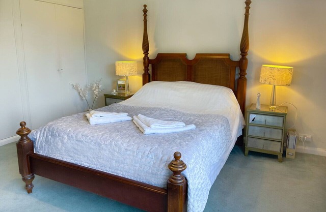 Impressive large home 5 mins walk to Addenbrookes