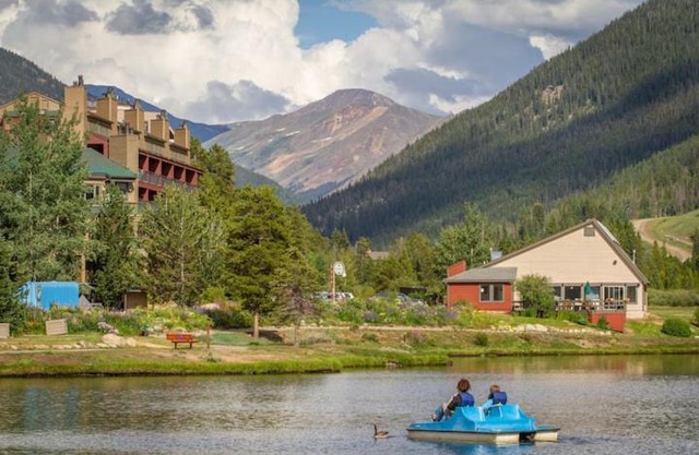 In Keystone! On Lake! Hot Tub and Pool! Wood Fireplace! Views! Walk 2 Food! Big Unit
