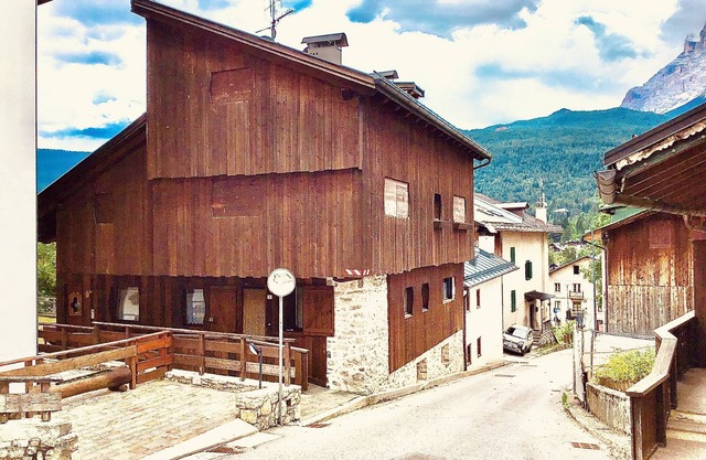 IN THE HEART OF THE DOLOMITES NEAR CORTINA D'AMPEZZO WI.FI FREE