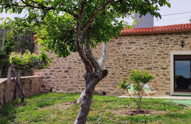 In the heart of Costa da Morte and Camiño dos Faros, near beaches in the middle of nature.