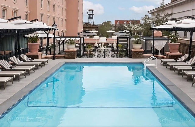 In the Heart of Downtown Charleston! Walk to King Street, w/Outdoor Pool