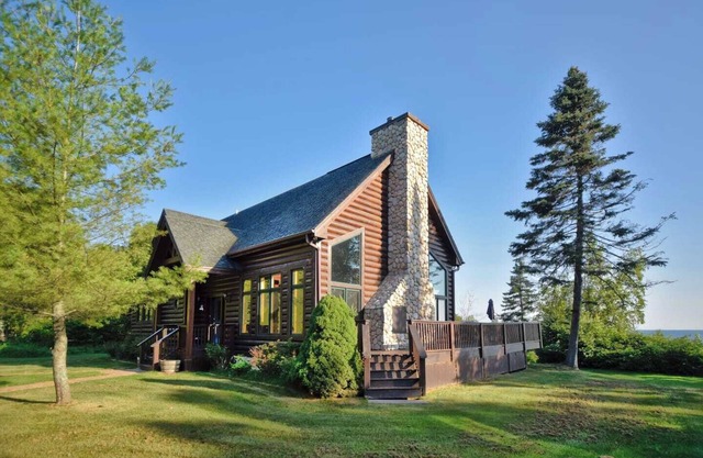 Incredible Custom Log Home w/Lake Views for Days