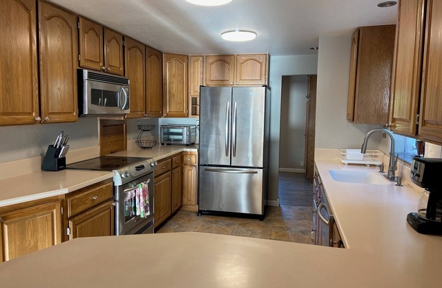 Incredible Puget Sound 4 Bedroom home w Hot Tubn