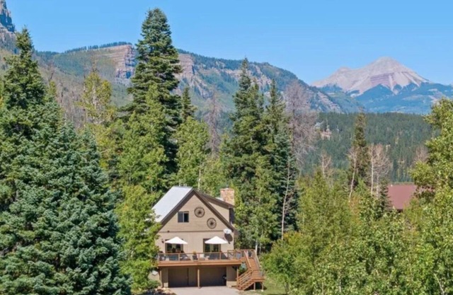 Incredible Views, Large Deck, Wood Burning Fireplace! Havland Lake 3bed/3bath