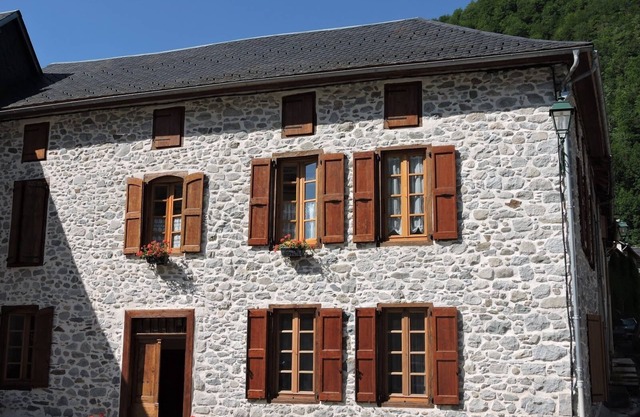 Independent apartment in house in beautiful stone