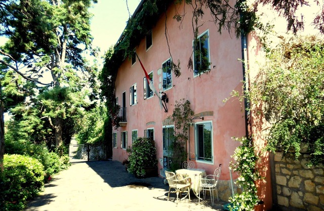 Independent suite with garden in typical single house - 2 rooms - 3/4 persons