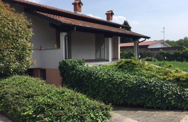 INDEPENDENT VILLA IN THE HEART OF BRIANZA