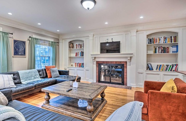 Indianapolis Family Home in Walkable Area!