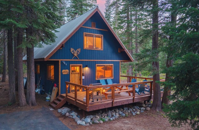 Indigo Owl by AvantStay | Cabin w/Firepit | Minutes to Lake & Slopes