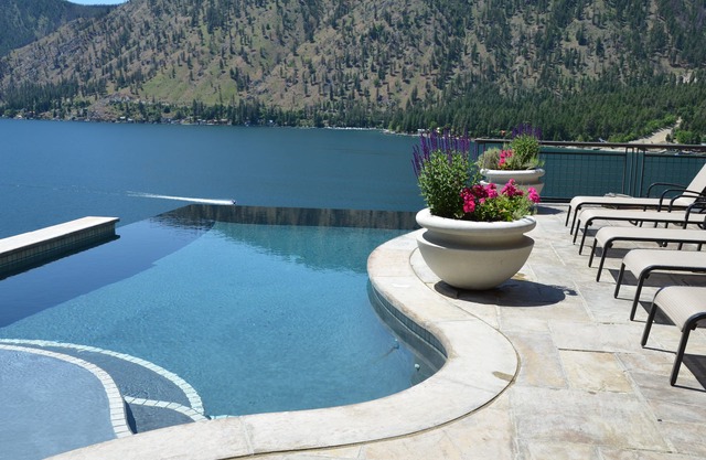 Infinity Pool, Spa, & Unobstructed view from all rooms - Lake Chelan, WA