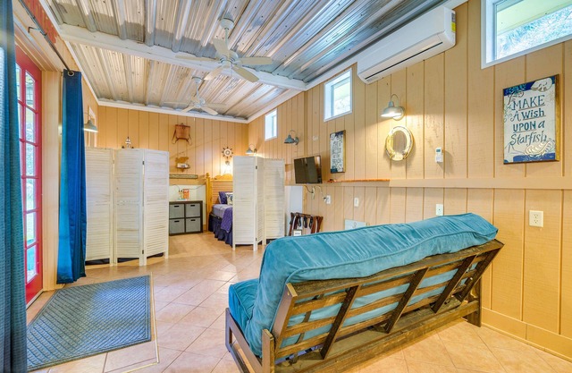 Inglis Studio Home w/Covered Patio & Grill!