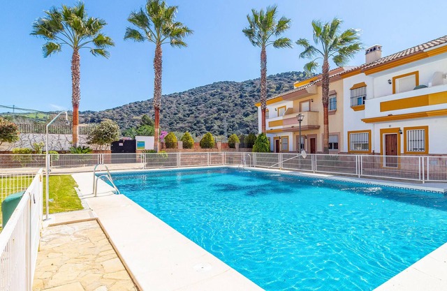 Inviting terraced house with panoramic views of the mountains.