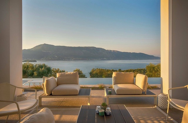 Iola - Five Bedroom Villa, Sleeps 10