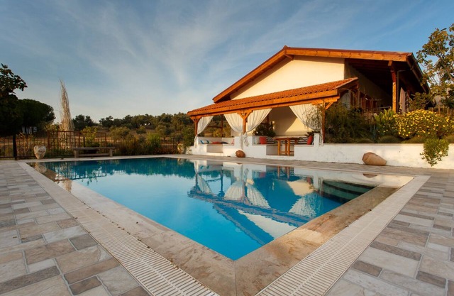 Ionia Guest House: Spacious hotel room & shared pool in the Aegean countryside