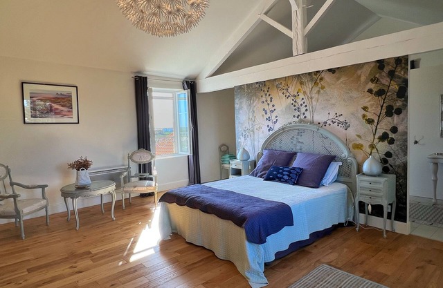 IR4, Guest apartment 4 people in old mill, pool, near Royan