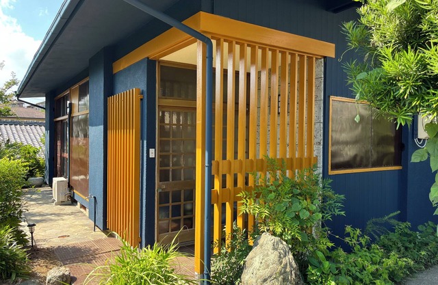 Ise Blue Villa main building and detached house｜A space filled with playfulness and attention to detail, adjacent to the forest, with outdoor chill space, accommodates 15 people