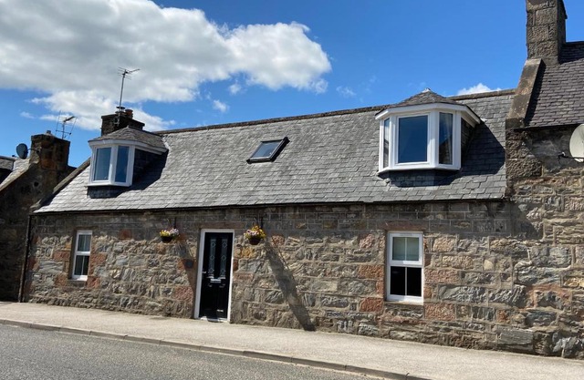 Islas Cottage, a home in the Heart of Speyside