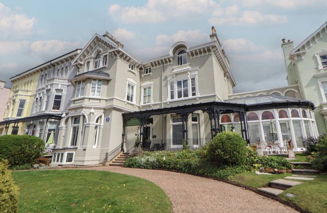 ISMAY BILLIARD ROOM APARTMENT - TITANIC INTEREST in Waterloo, Merseyside