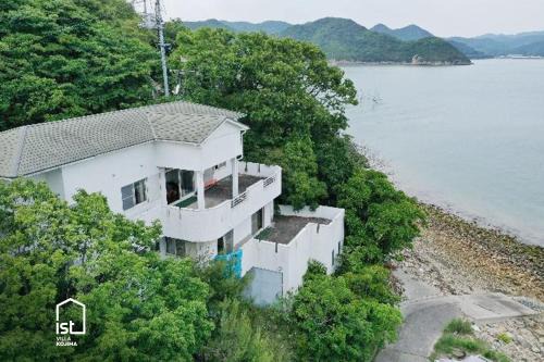 ist villa 06 Private Beachfront Sleeps 16