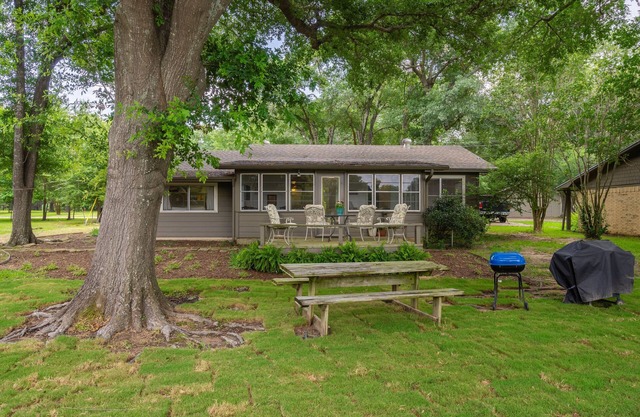 It’s FALL! Cooler temps, Area Festivals! Family or couples getaway with pups!